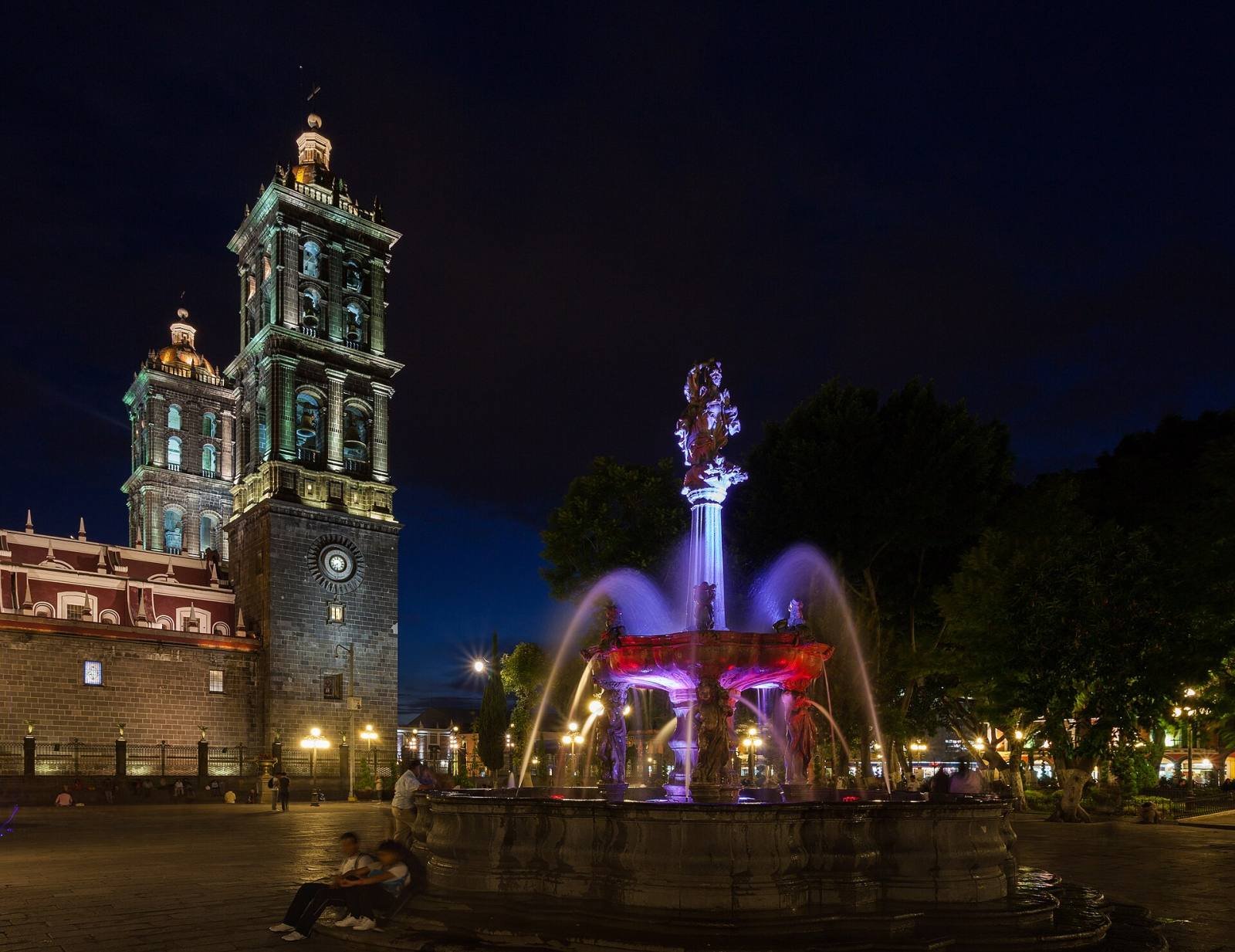 Puebla Cathedral and the lit fountain of the zócalo at night